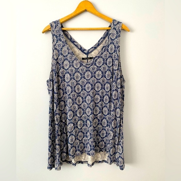 Max Jeans Tops - Max Jeans Size XL Women's V-Neck Tank Top Flowy Sleeveless Top Geometric Pattern